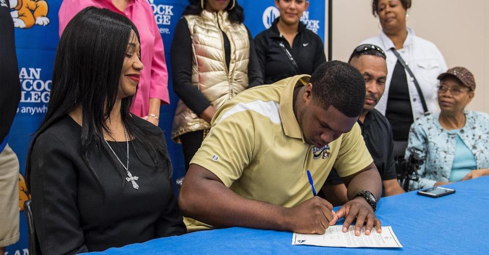 Moving on Up: Quarterback Curry Parham Signs with Tabor College