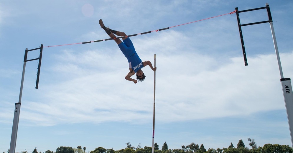 Rodriguez Wins Pole Vault, Four Other Bulldogs Finish in Top Five at Glendale Invitational