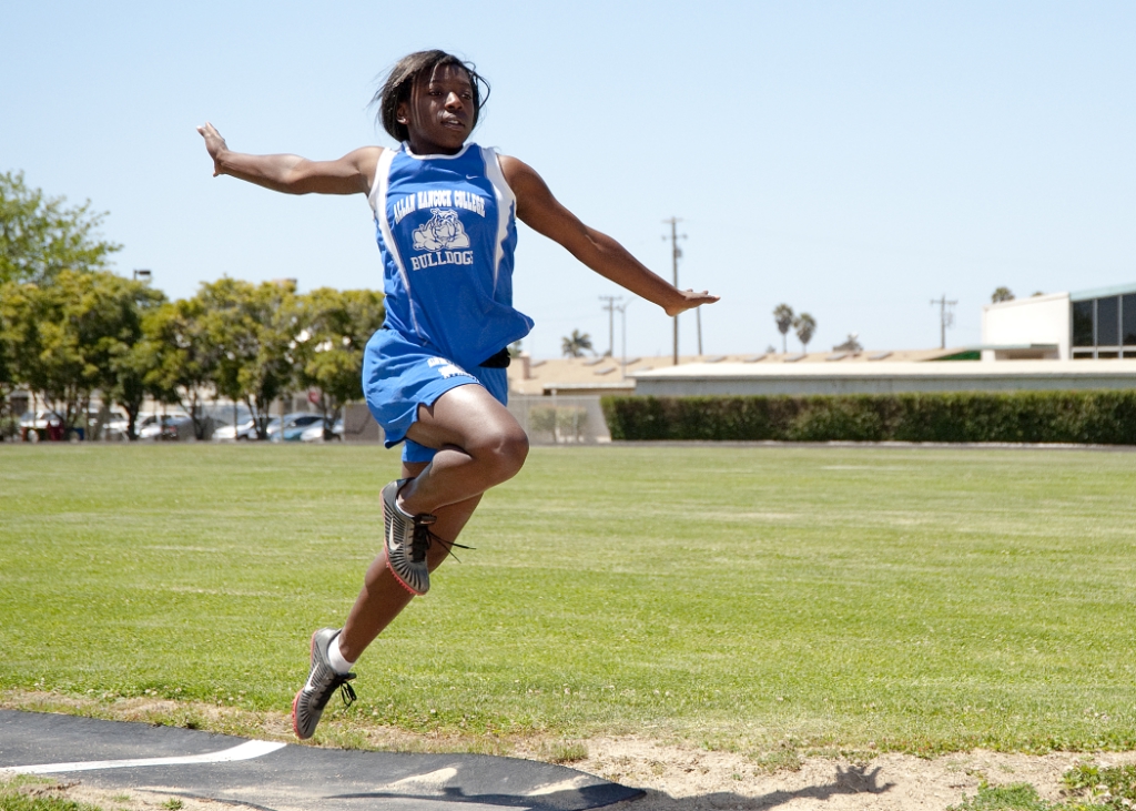 Track Team Returns From WSC Meet With Top 5 Finishes