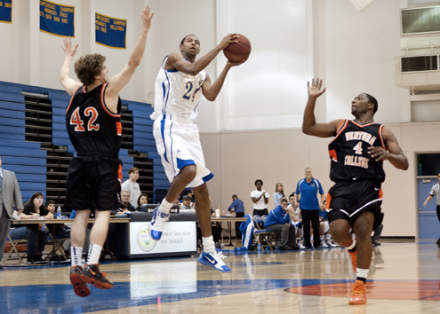 Playoffs in Sight for Men's Basketball Team
