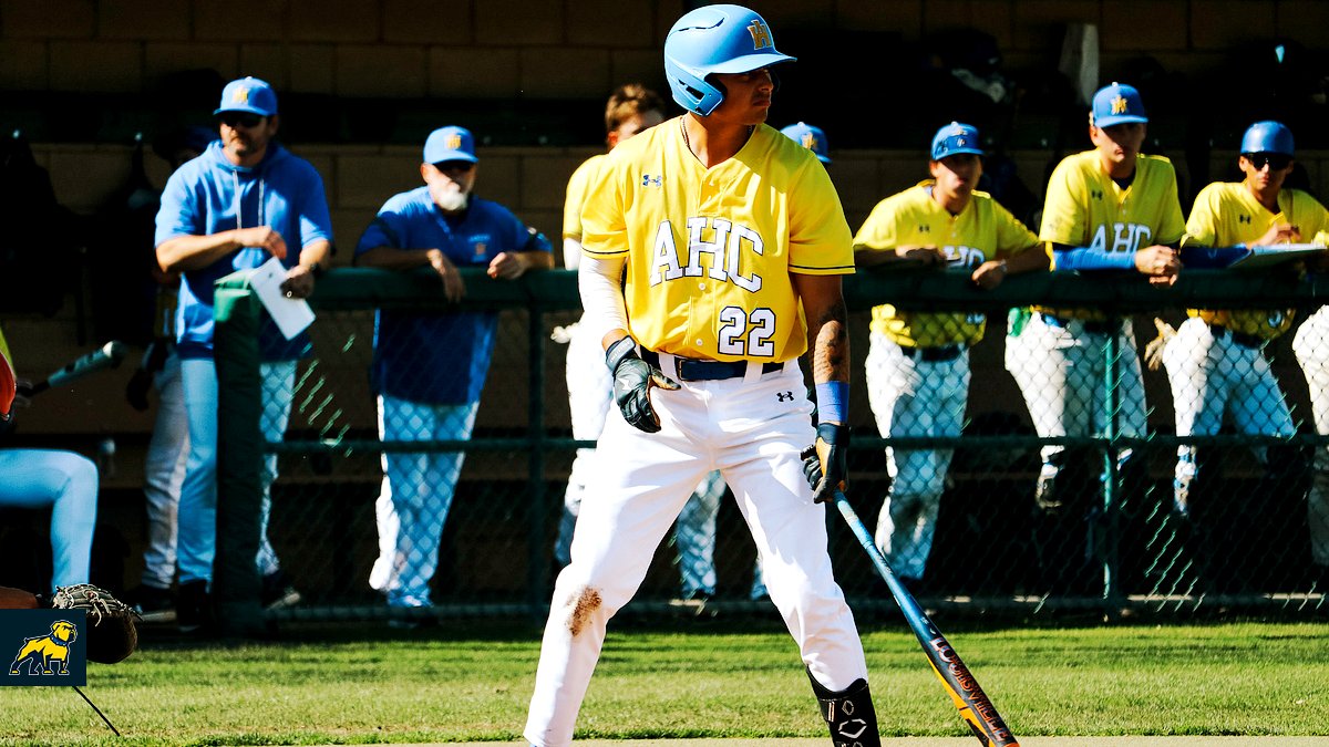 Baseball Sweeps Second WSC Series in Matchup with Moorpark